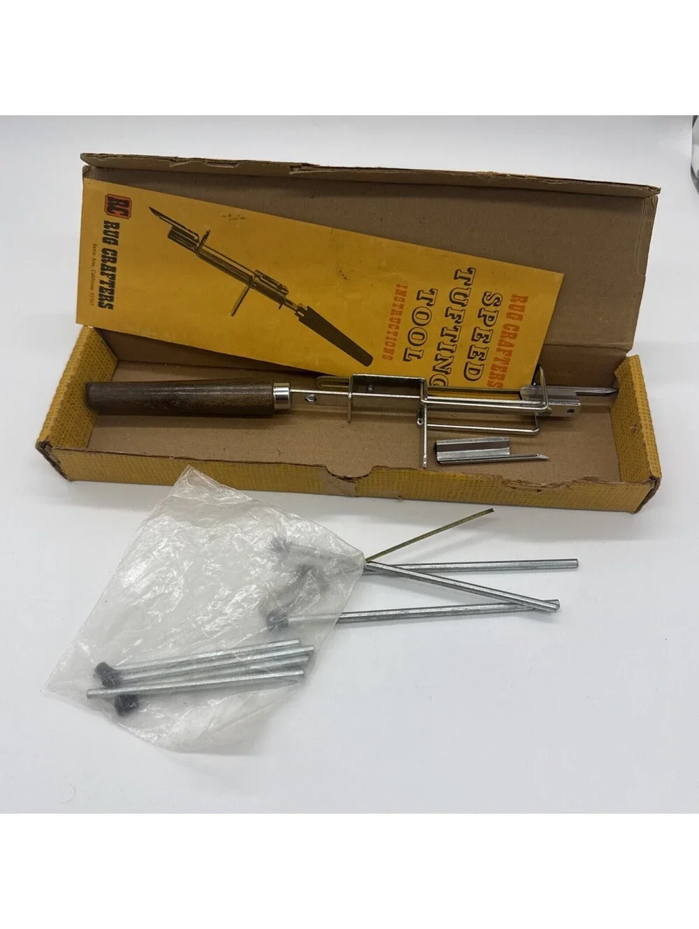 Vintage Rug Crafters Speed Tufting Tool Wooden Handle Manual Punch Needle Box